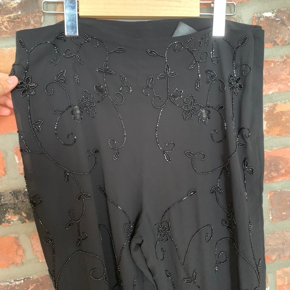 Black pants with fancy pearls - Picture 4 of 16